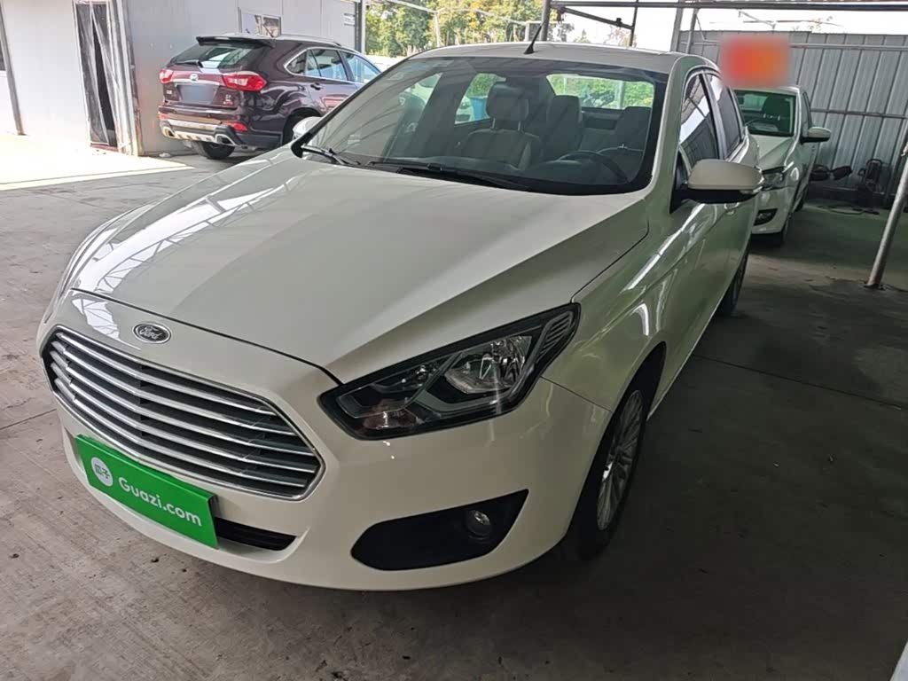 Ford Escort 2015 1.5L MT Comfort