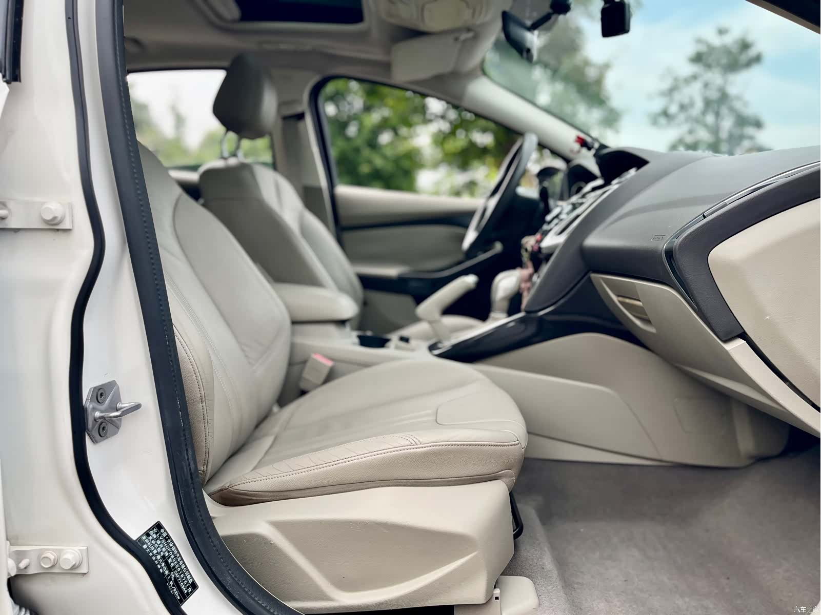 Ford Focus, 2014 18
