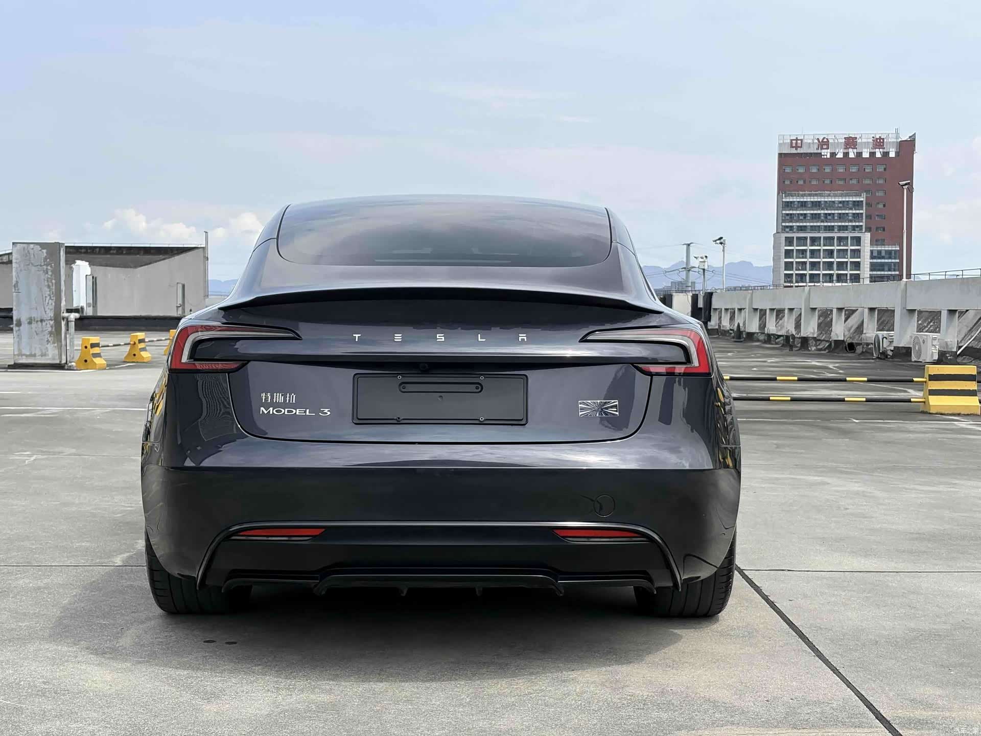Tesla Model 3, 2025 7