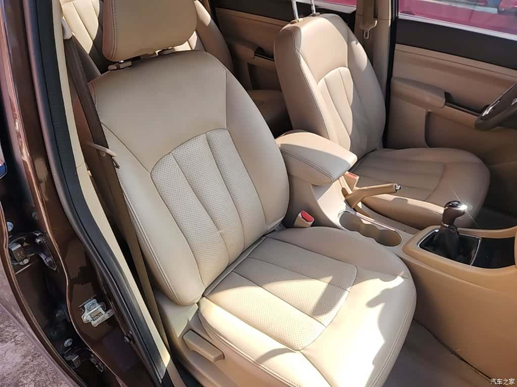 Wuling 730, 2015 25