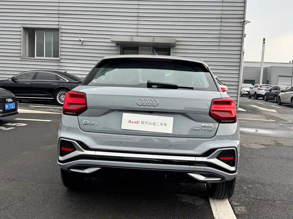 Audi Q2L