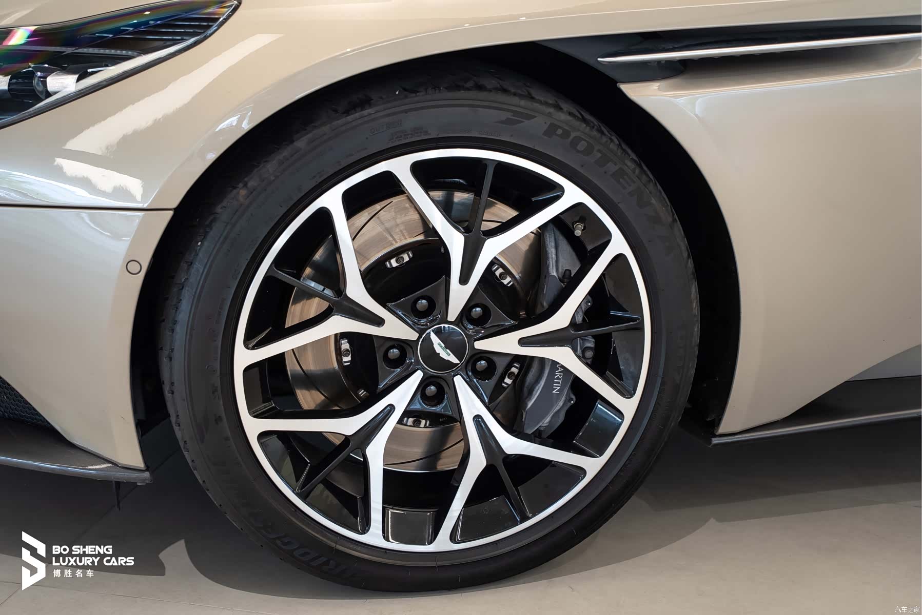 Aston Martin DB11, 2018 16
