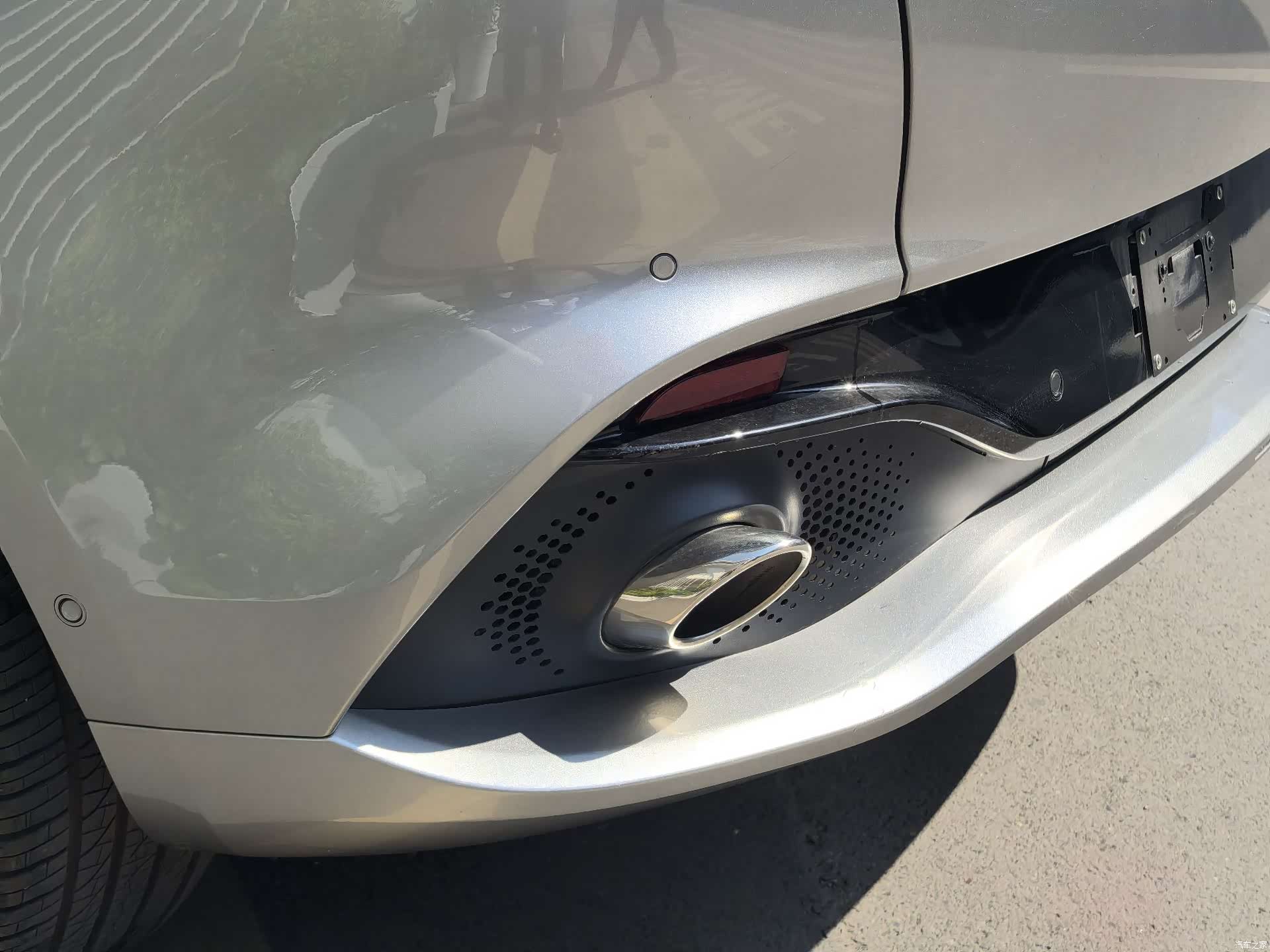 Aston Martin DBX, 2023 19