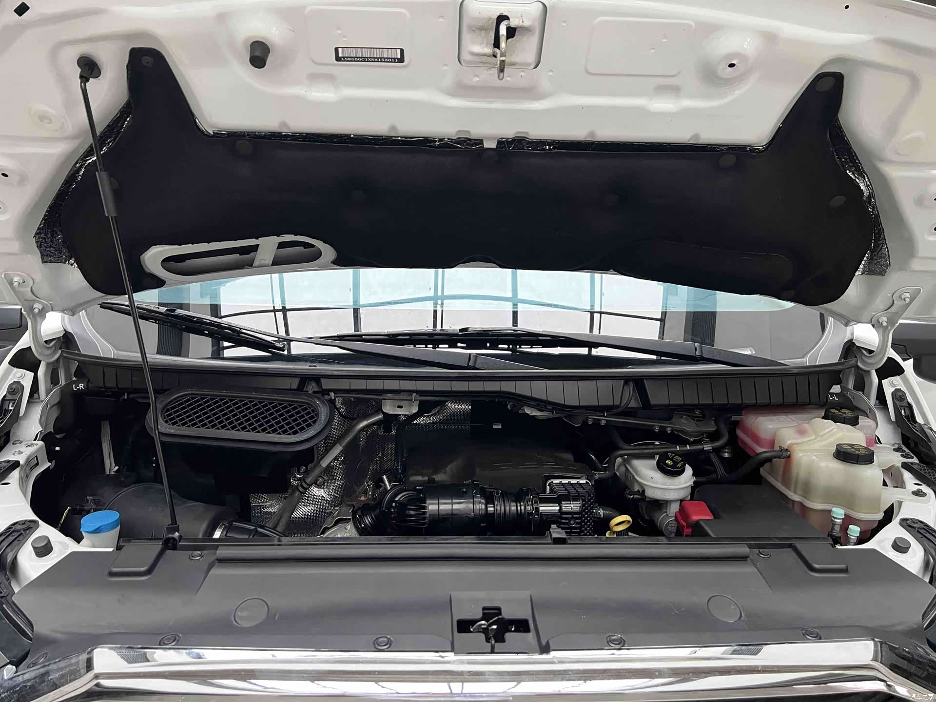 Maxus V90, 2024 14