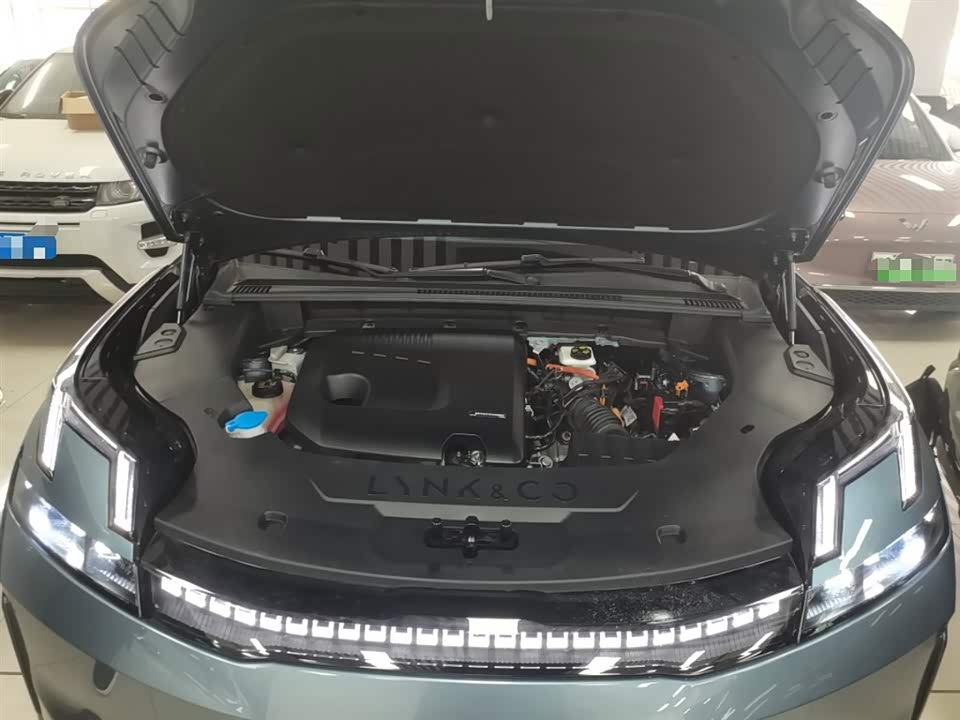 Lynk & Co 08 EM-P