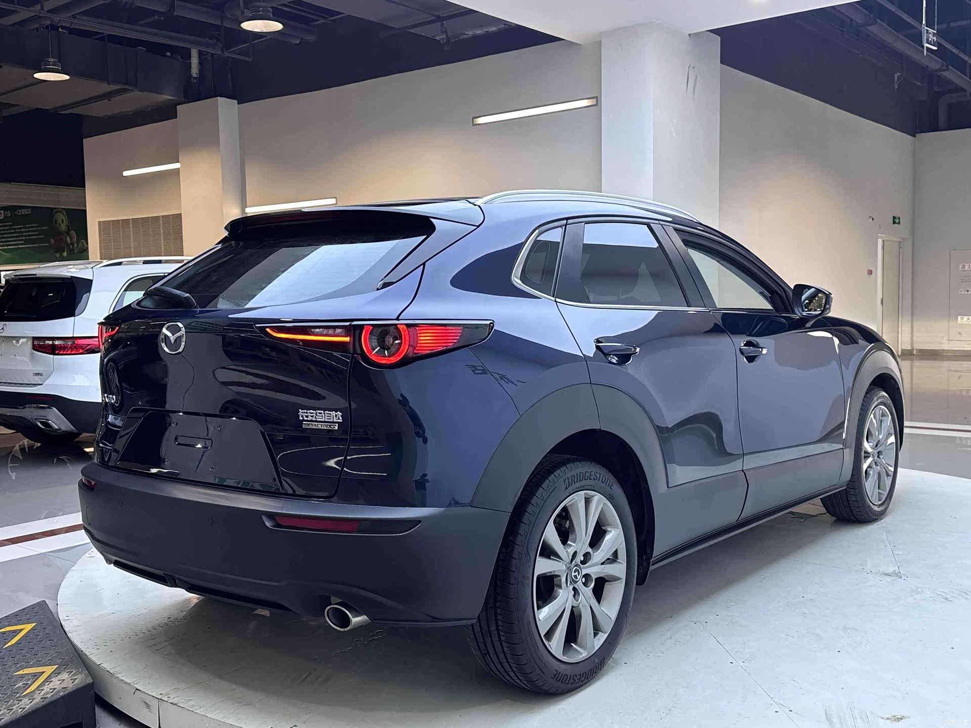 Mazda CX-30, 2022 все фото
