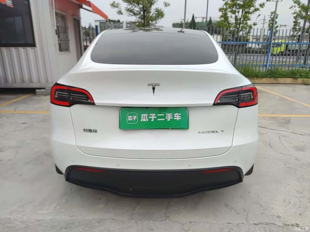 Tesla Model Y, 2022 6