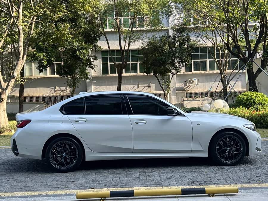 BMW 3 Series 2025, фото 4