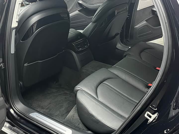 Audi A8 2014 A8L 45 TFSI quattro Комфорт