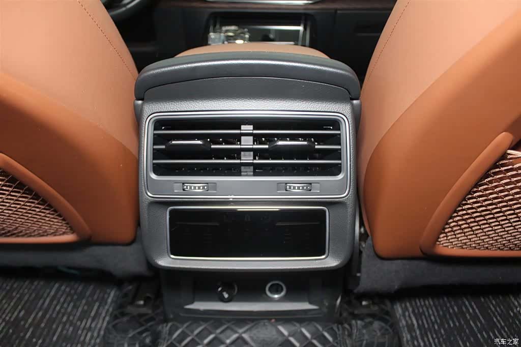 Audi Q7, 2023 10