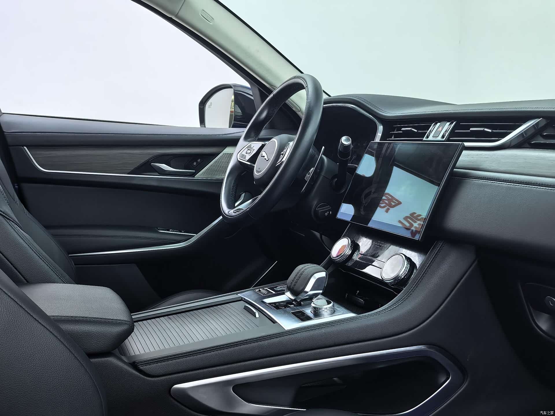 Jaguar F-PACE, 2021 все фото