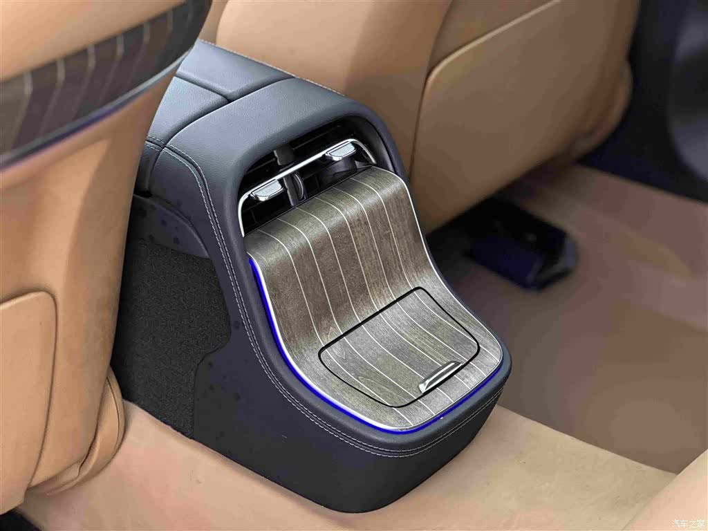 Mercedes-Benz E-Class, 2025 12