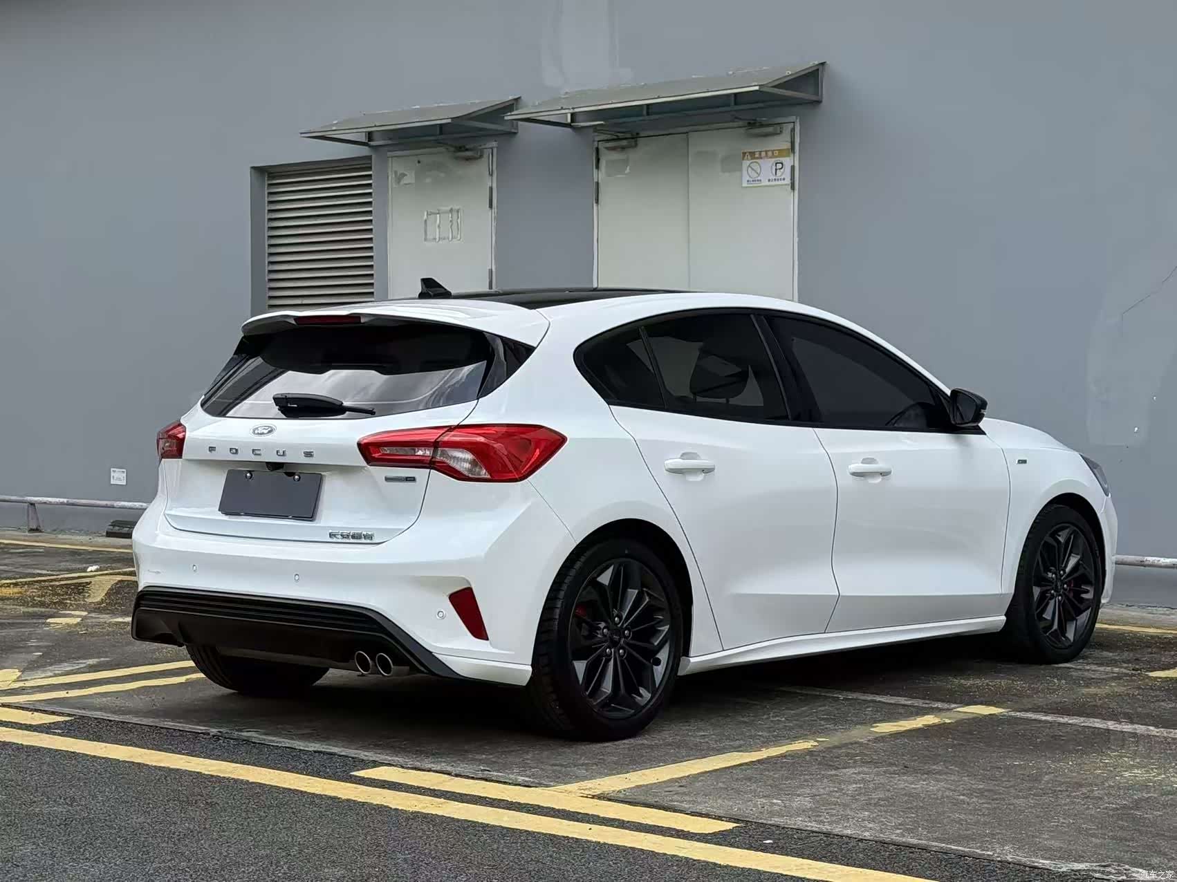 Ford Focus, 2023 все фото