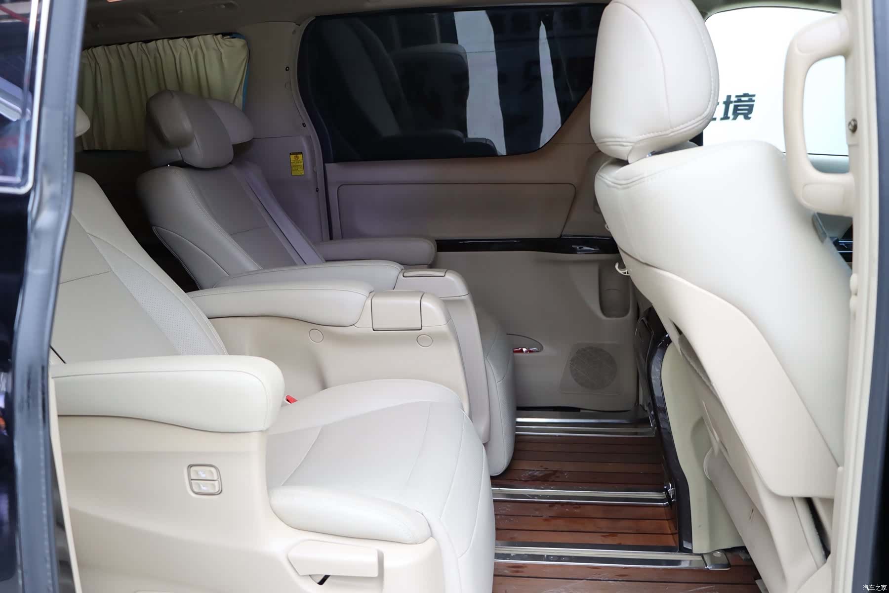 Toyota Alphard, 2015 31