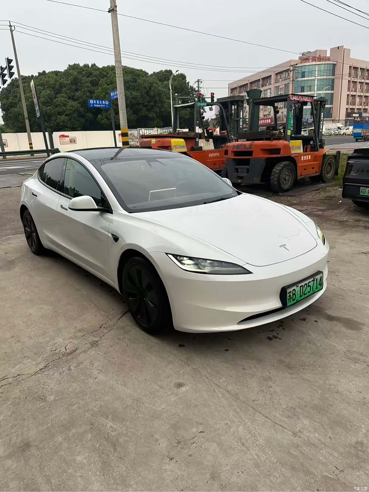 Tesla Model 3, 2025 3