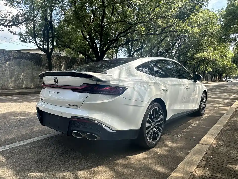 MG MG7
