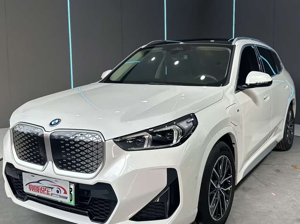 BMW iX1