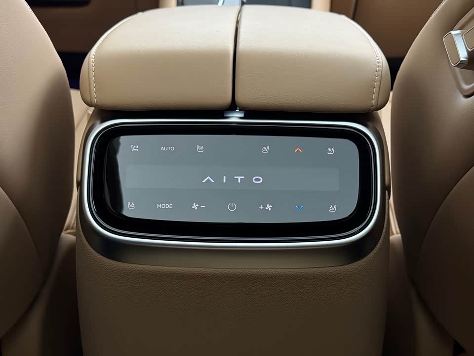 AITO Ask the world M7