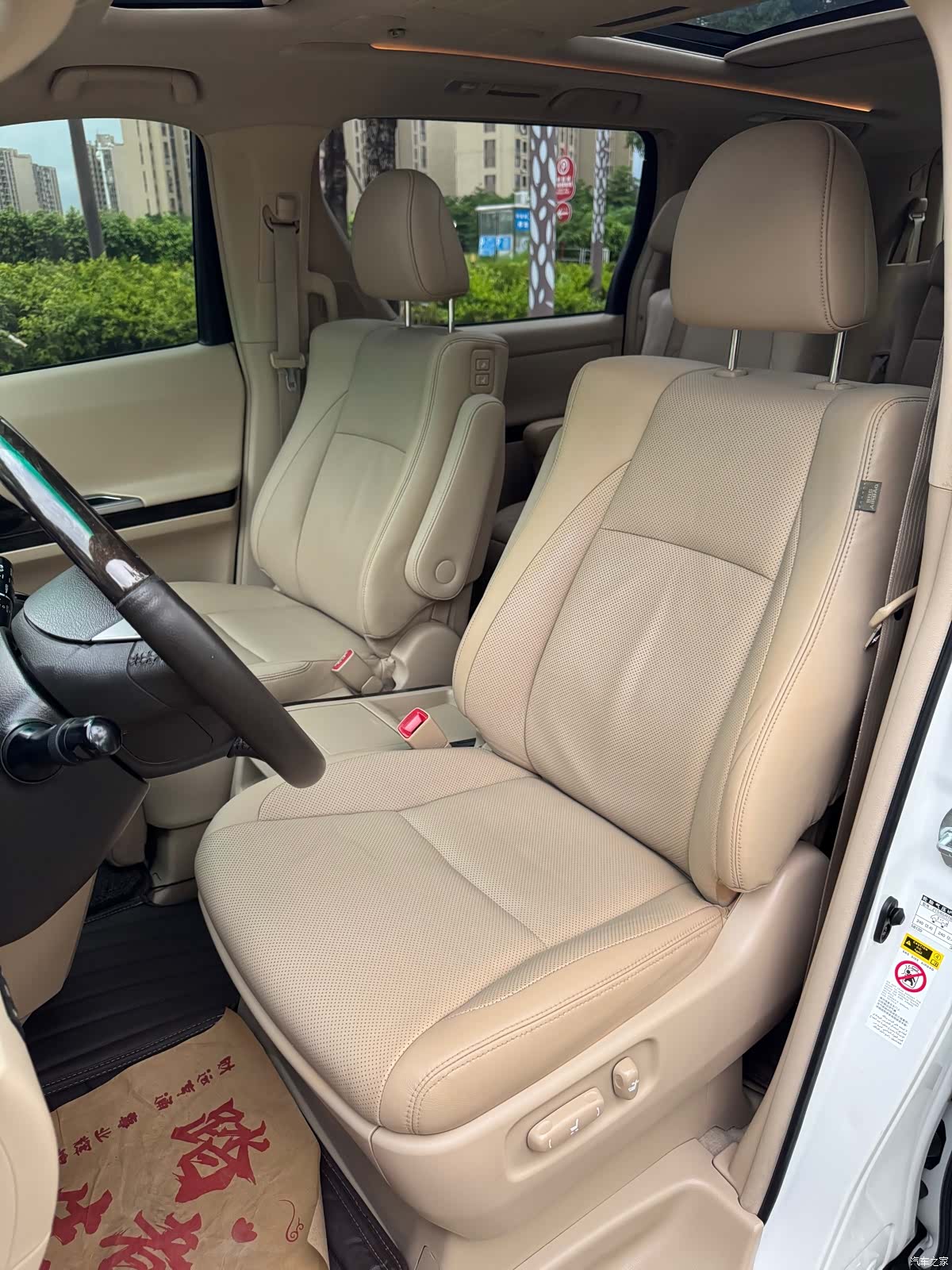 Toyota Alphard, 2013 12
