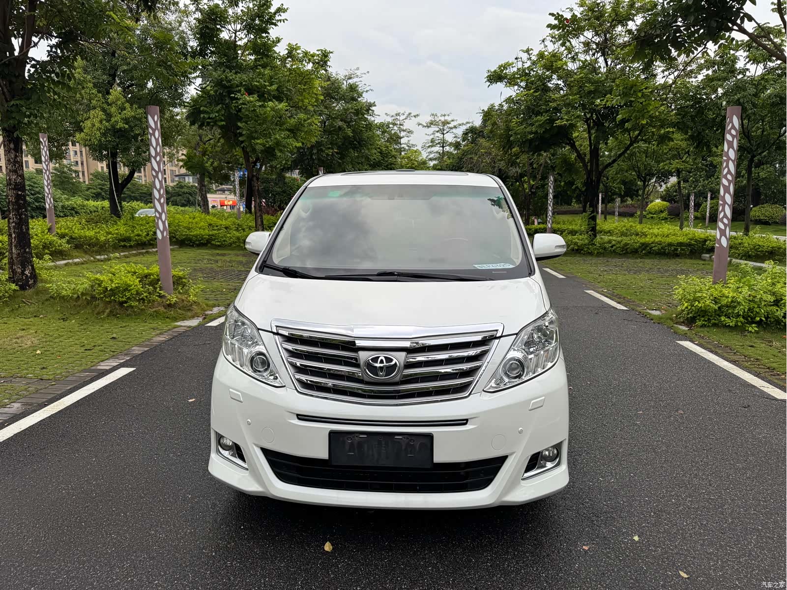 Toyota Alphard, 2013 3