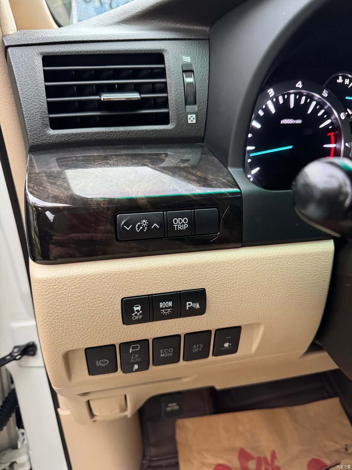 Toyota Alphard, 2013 13