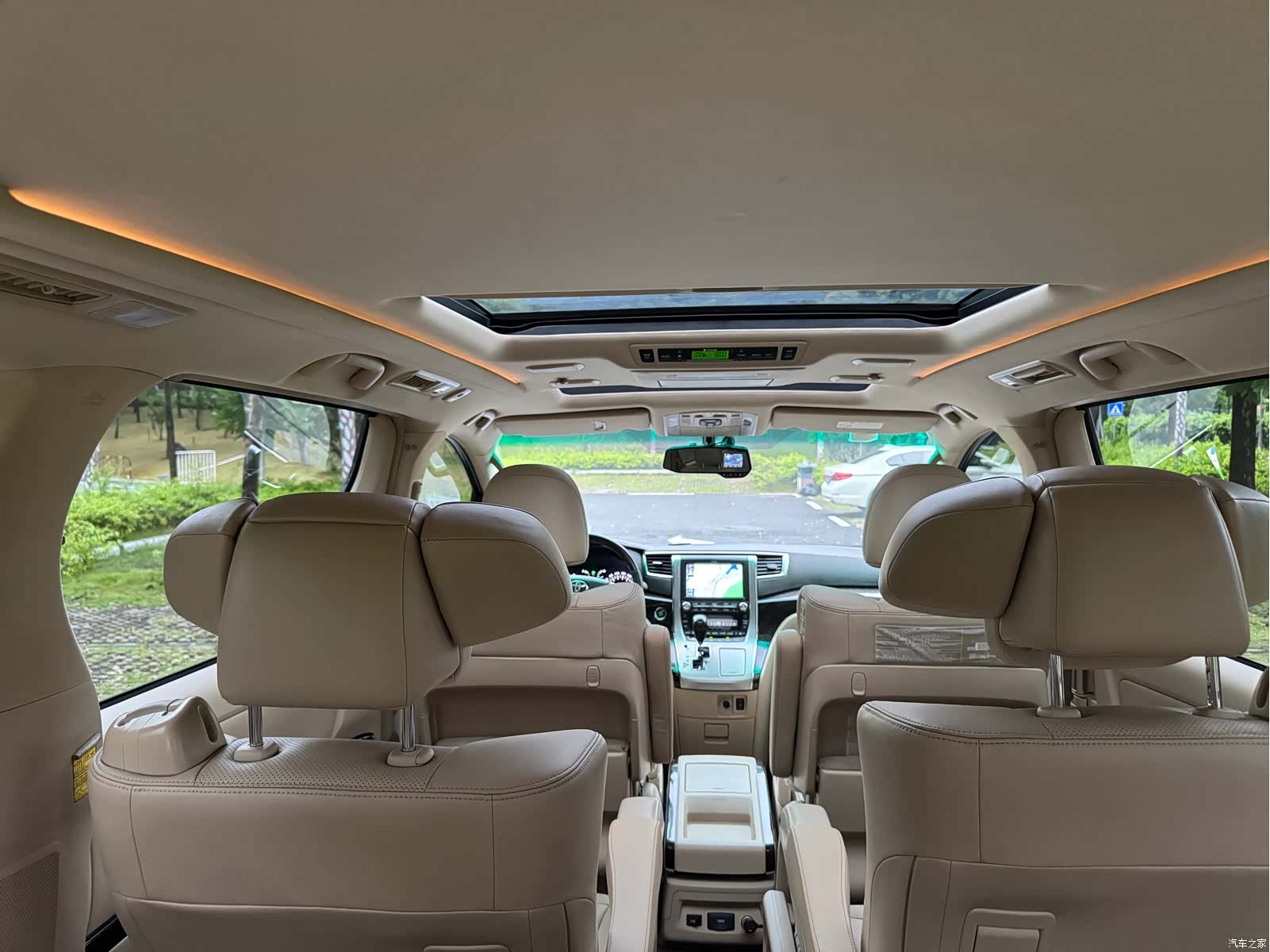 Toyota Alphard, 2013 25