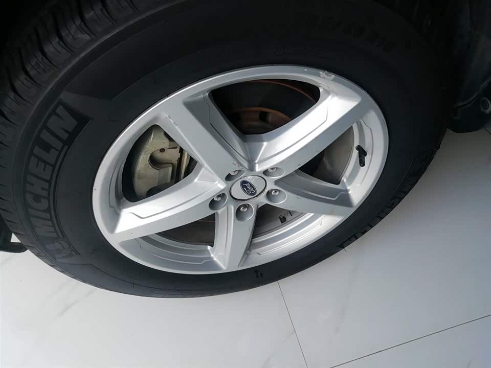 Ford Explorer Ford Explorer