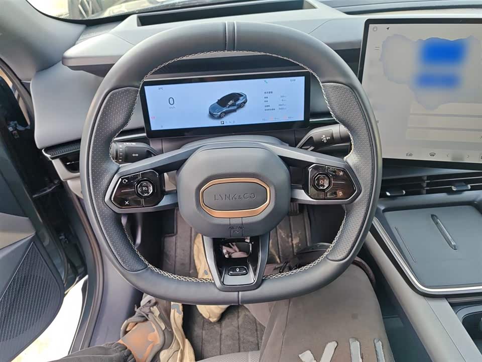Lynk & Co 07 EM-P