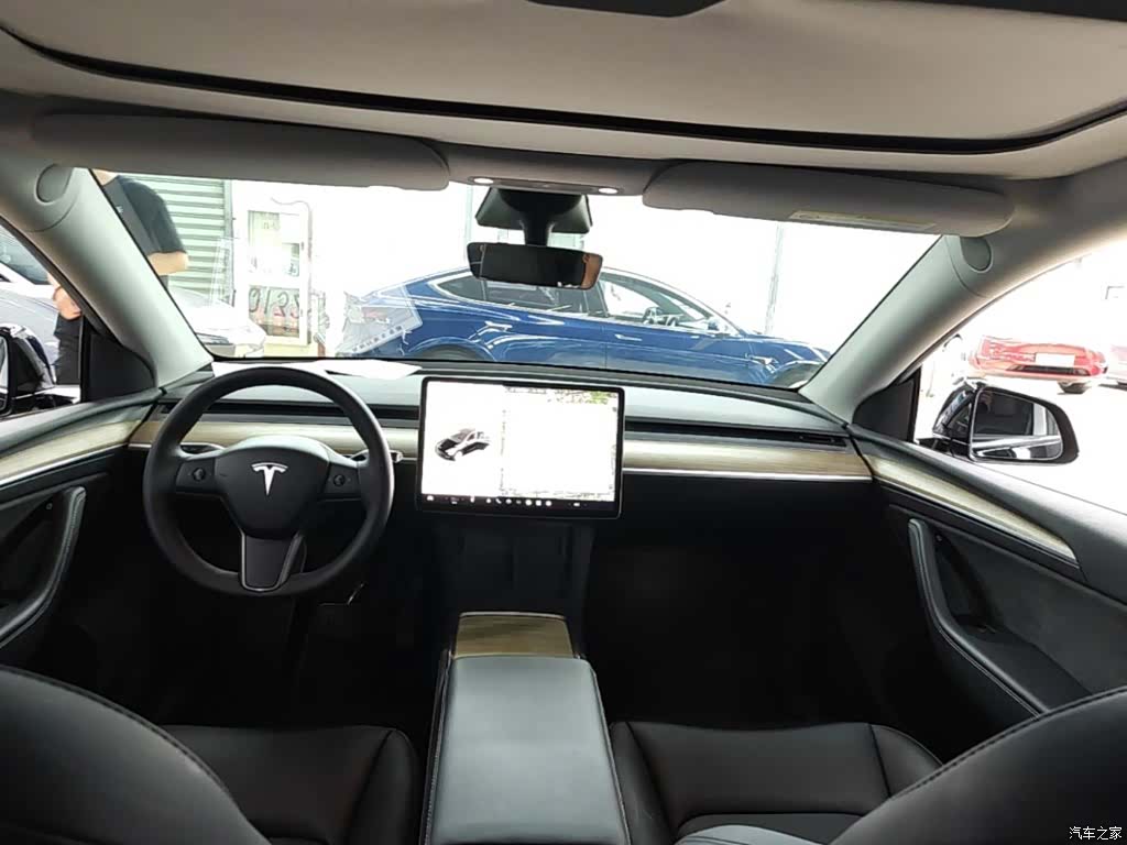 Tesla Model Y, 2023 18