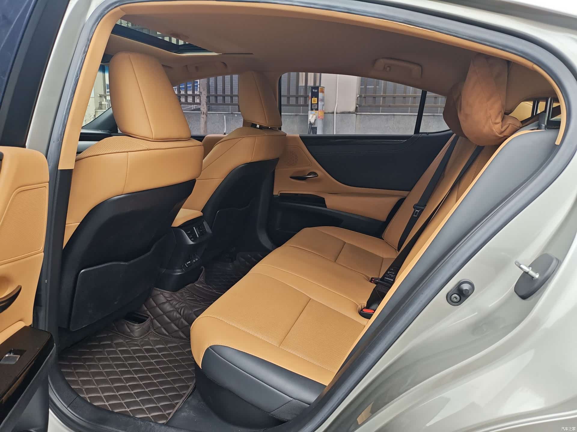 Lexus ES, 2022 11