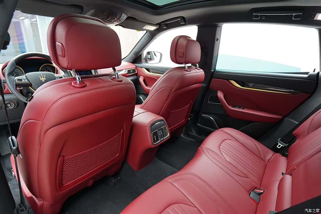 Maserati Levante, 2017 12