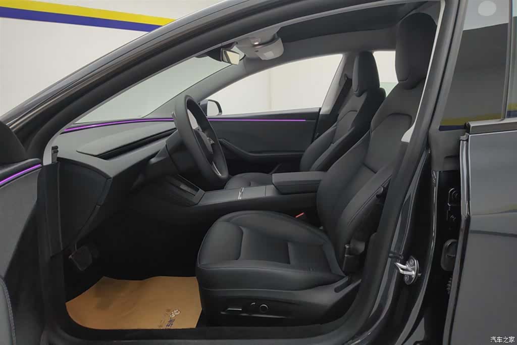 Tesla Model 3, 2025 9