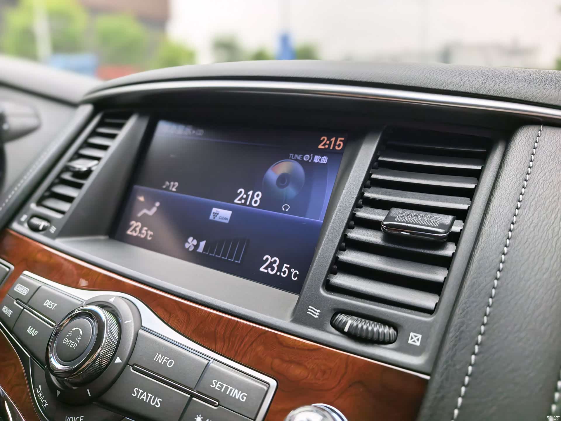 Infiniti QX80, 2016 17
