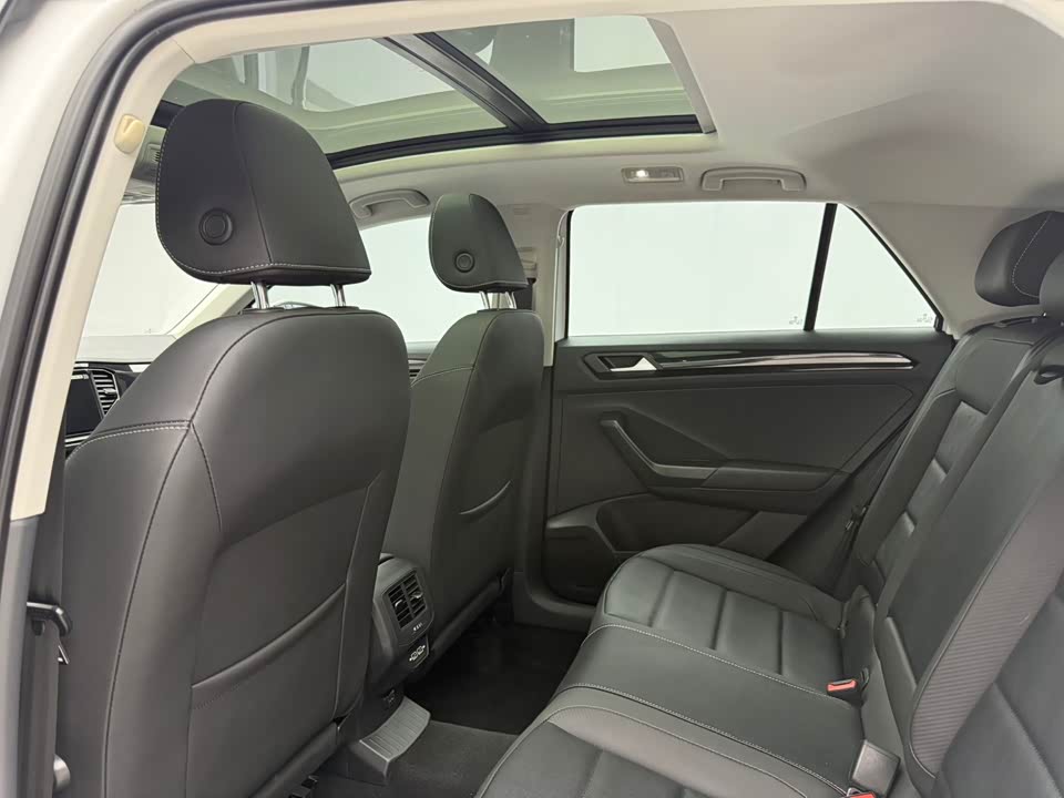 Volkswagen T-ROC exploring Songs