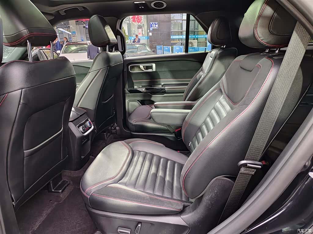 Ford Explorer, 2023 8