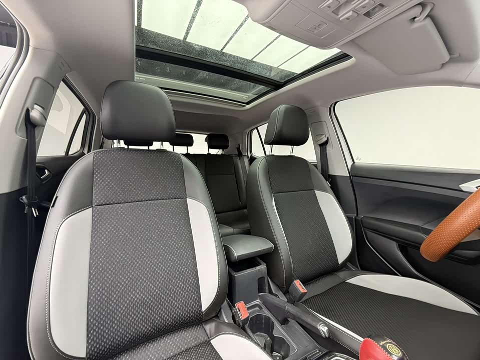 Volkswagen Exploring the shadow