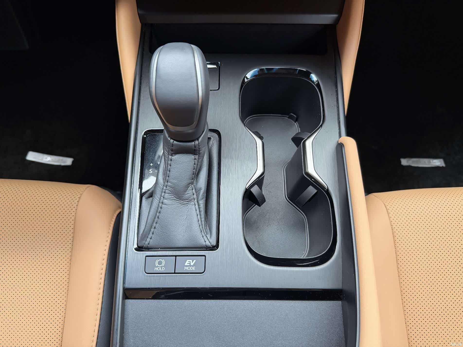 Lexus ES, 2025 12