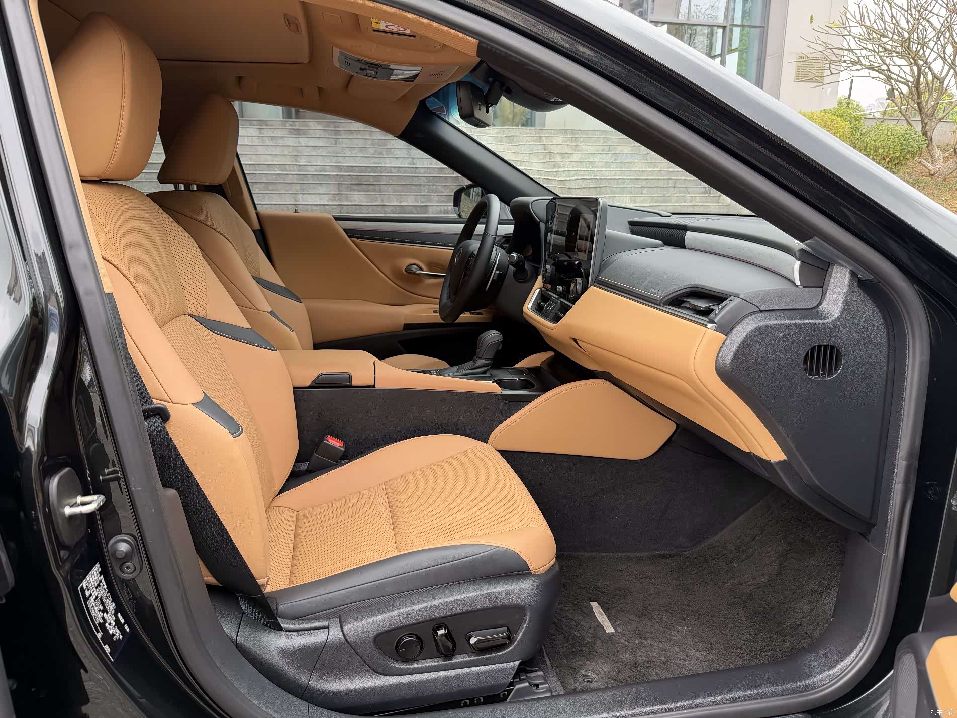 Lexus ES, 2025 8