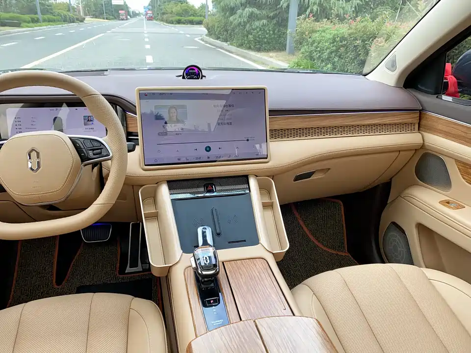 AITO Ask the world M7