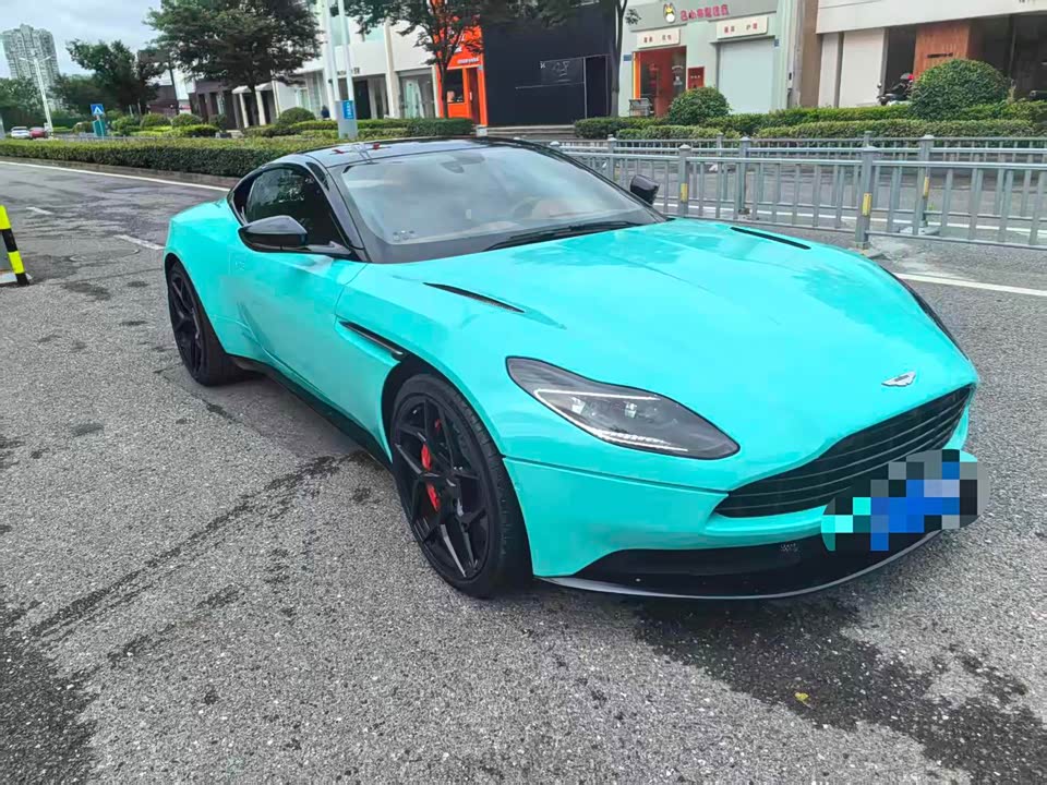 Aston Martin DB11