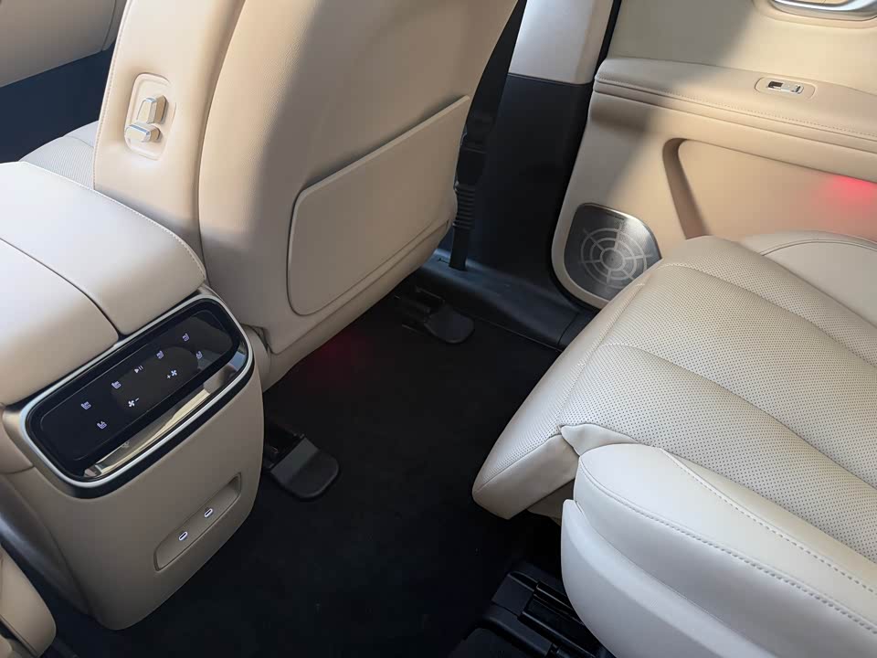 AITO Ask the world M7