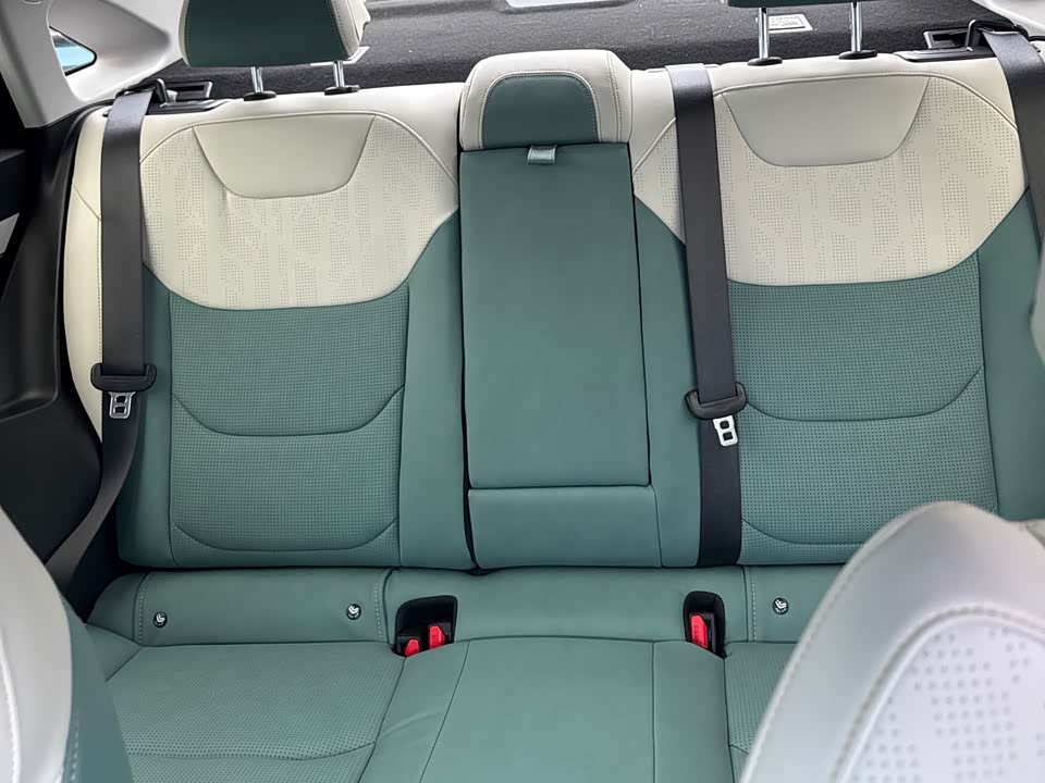Geely Emgrand L HiP Geely Emgrand L HiP