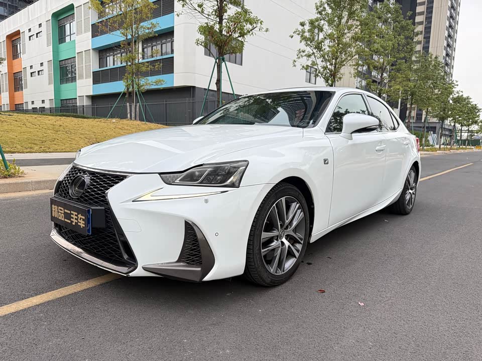 Lexus IS