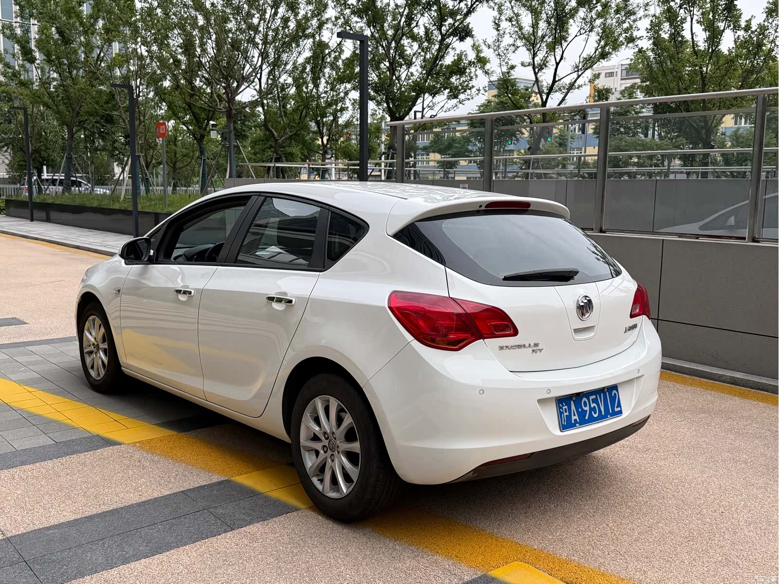 Buick XT, 2012 12