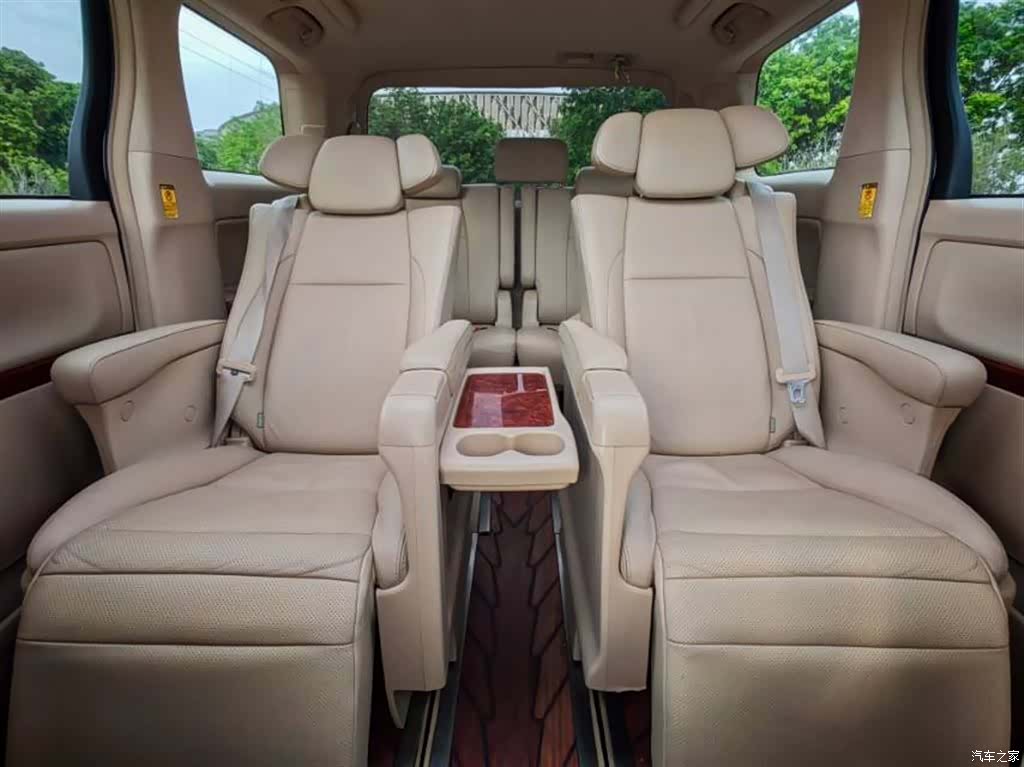 Toyota Alphard, 2010 7