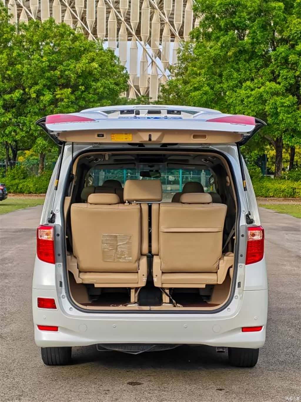 Toyota Alphard, 2010 12
