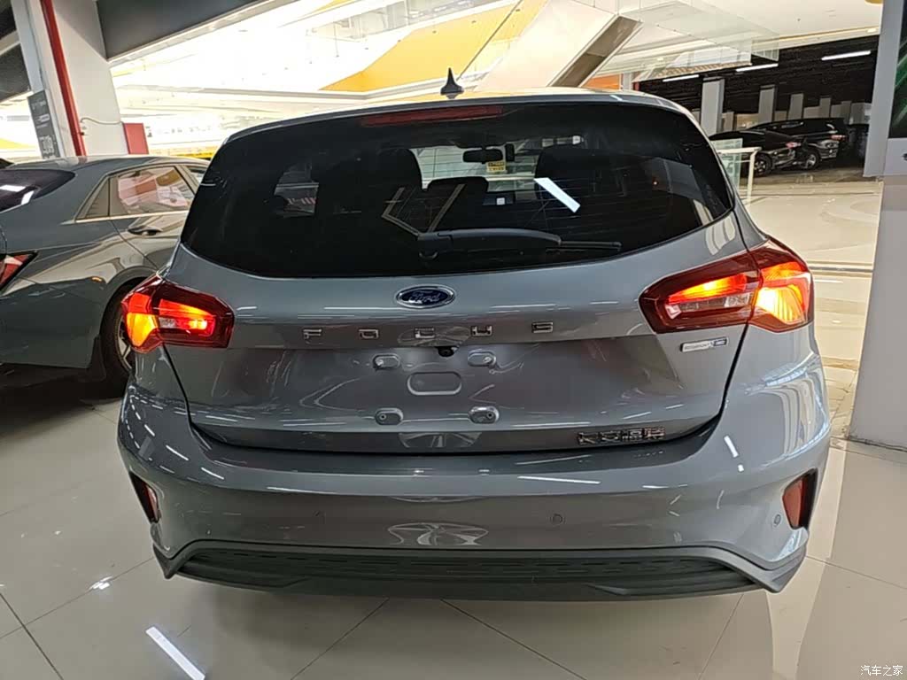 Ford Focus, 2022 6