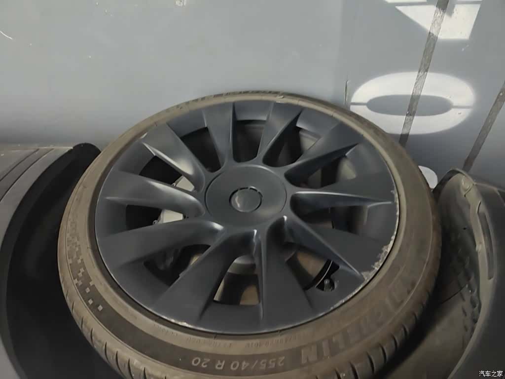 Tesla Model Y, 2023 23
