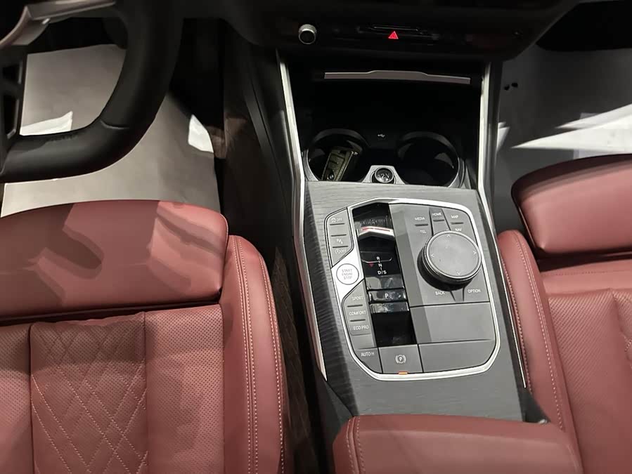 BMW 3 Series 2025, фото 6