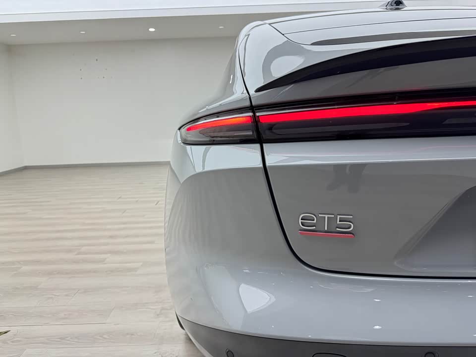NIO ET5